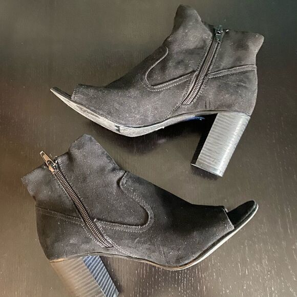 Fergalicious Dazzle BlackOpen Toe Bootie- Size 6.5 - Picture 2 of 7